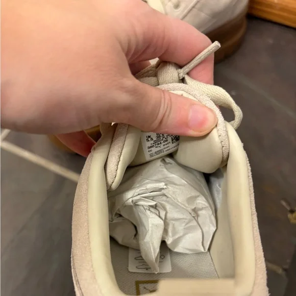 Puma Mayze Oatmeal Platform
Shoes Sneakers Suede Size 8
380784-06 - Picture 4 of 6